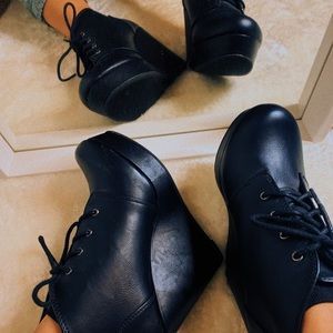 Minimalist wedge ankle boots